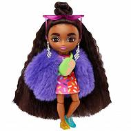 Barbie Extra Moda - Mała modna lalka w sukience ze wzorem słodkiej posypki HGP63